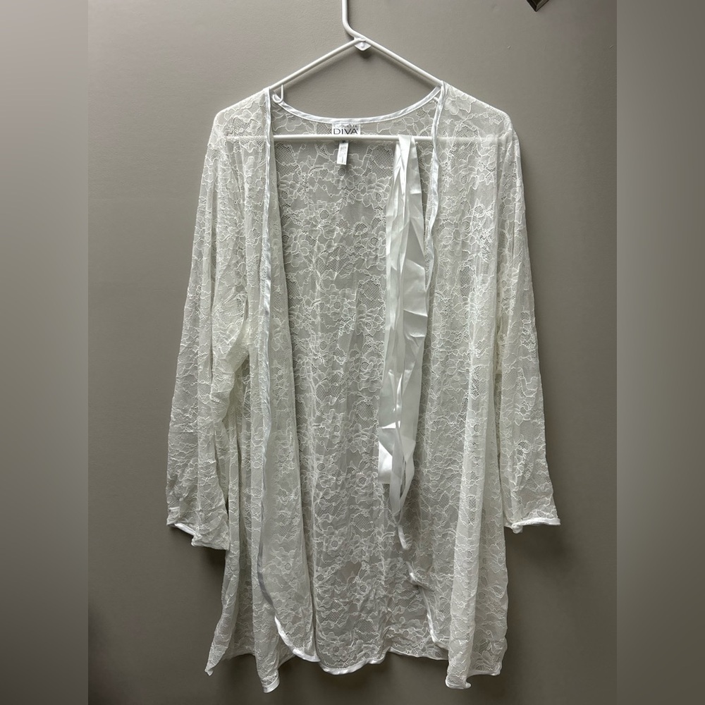 Coquette Diva Women’s White Lace Robe